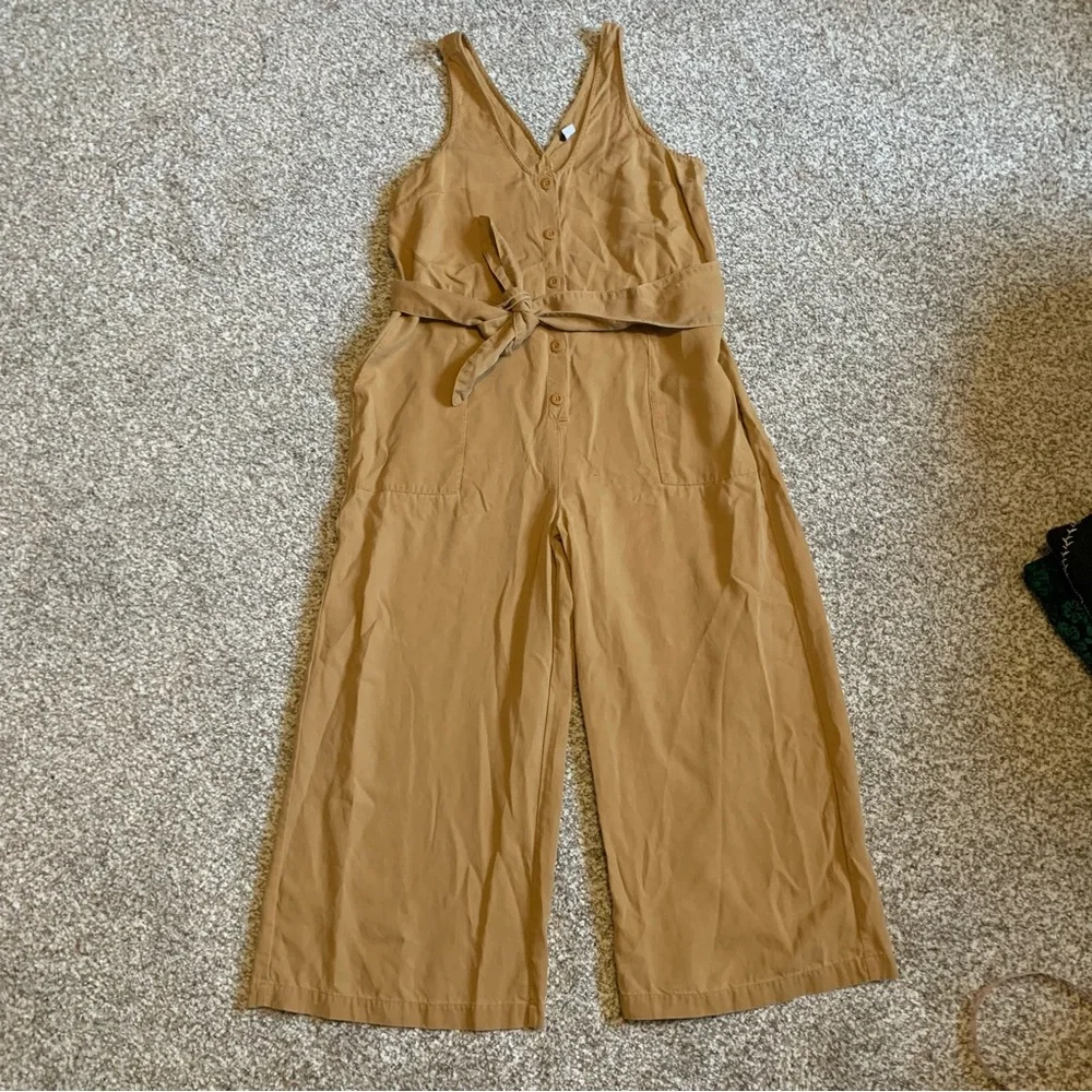 [Old Navy] Wide Leg Tie Waist Jumpsuit - Picture 9 of 9